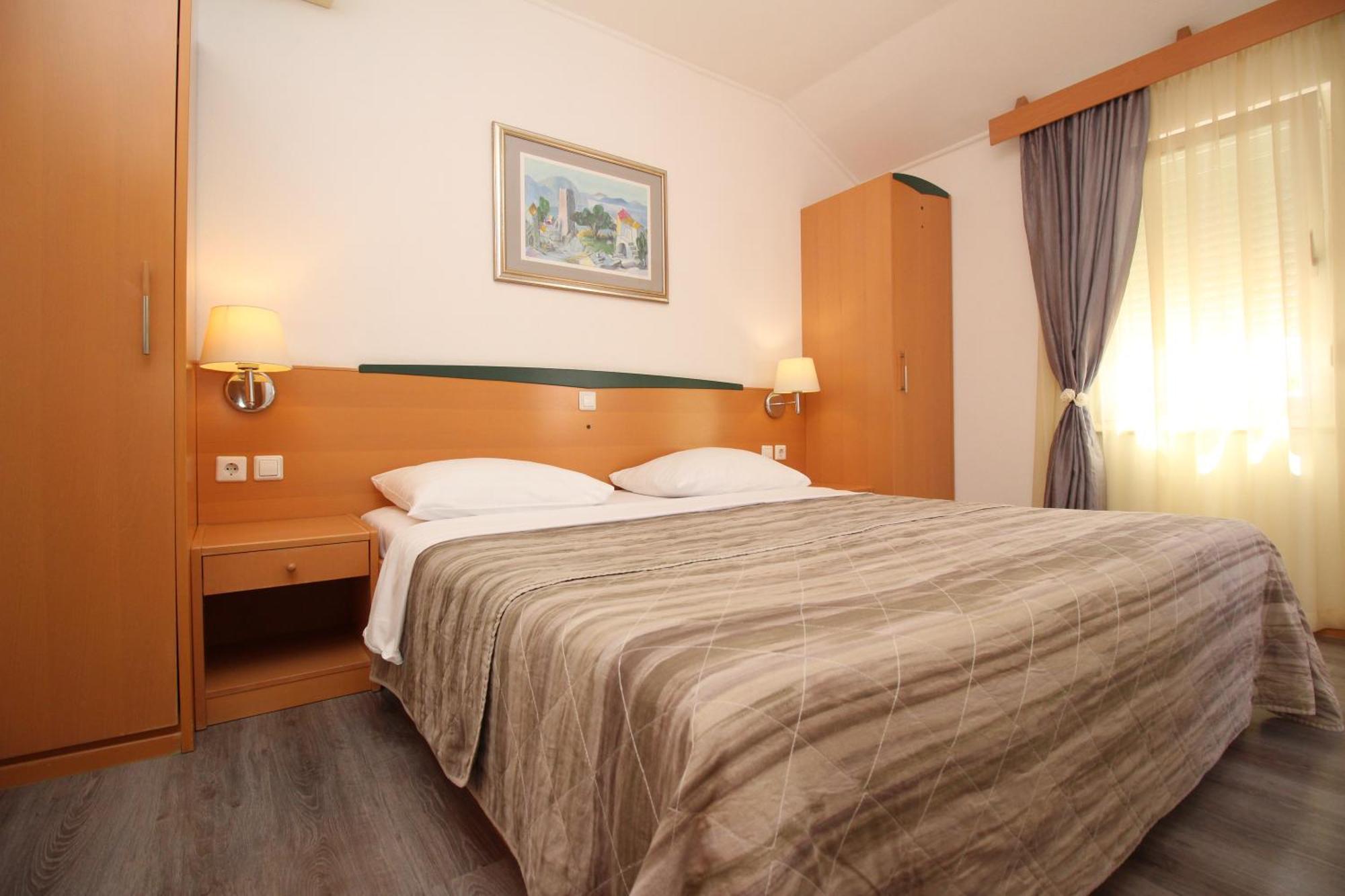 Corinthia Aparthotel 3*