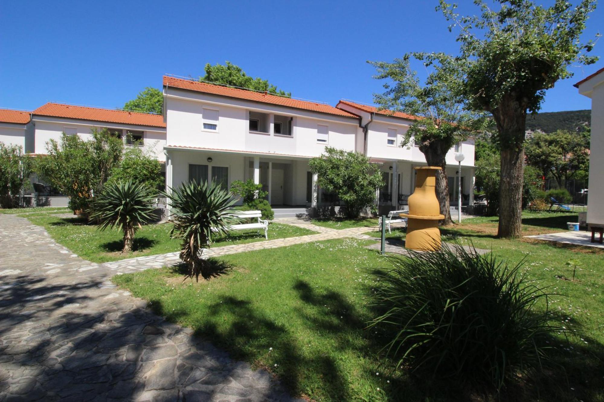 Corinthia Aparthotel 3*