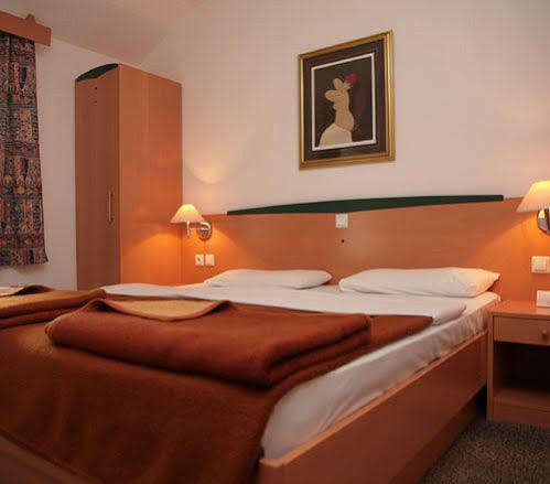 Aparthotel Corinthia 3*