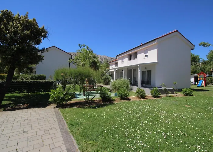 Villa Corinthia
